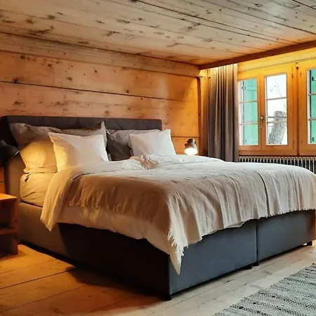 17th Century Refurbished Farmhouse Hébergement de vacances Gsteig