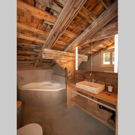17th Century Refurbished Farmhouse Hébergement de vacances Gsteig