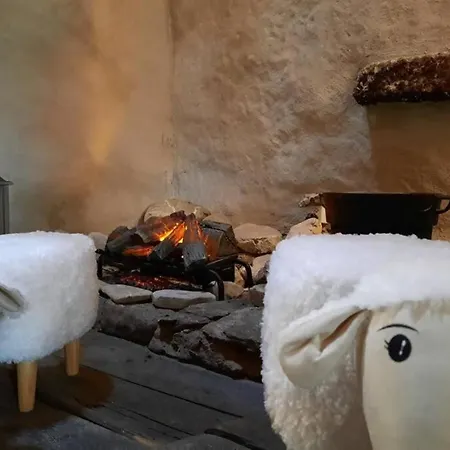 17th Century Refurbished Farmhouse Ferienhaus